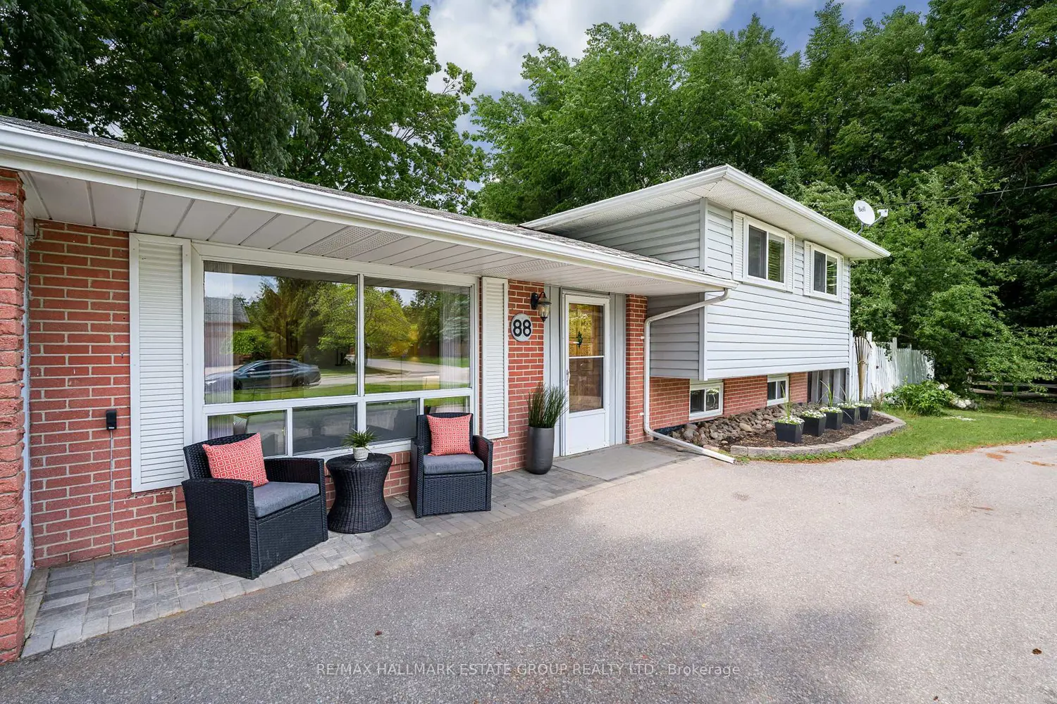 88 Lakeland Crescent