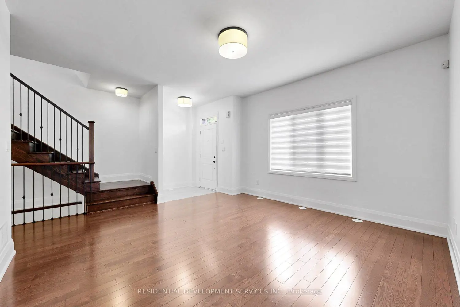 37 Village Parkway photo 3