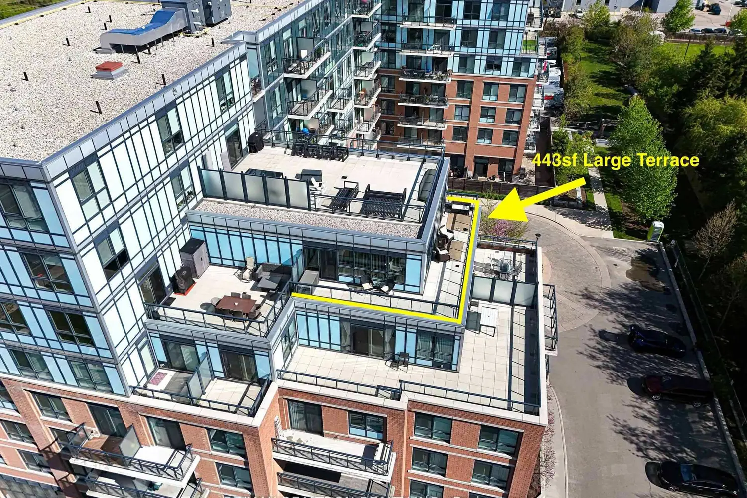11611 Yonge Street 708