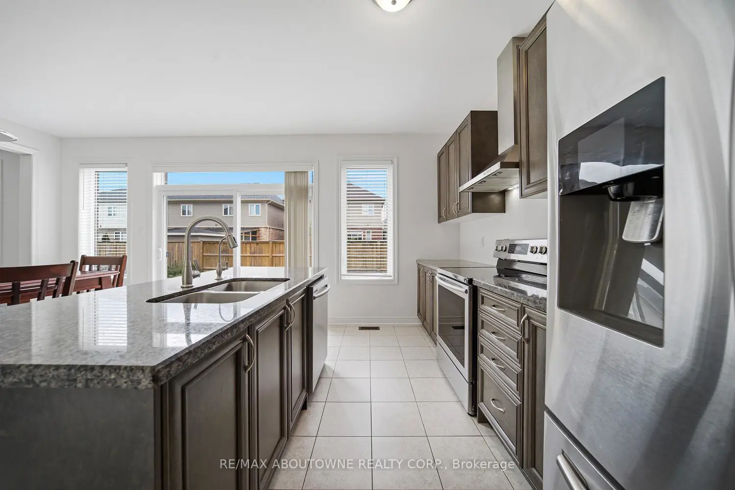 12 Oldham Avenue photo 4
