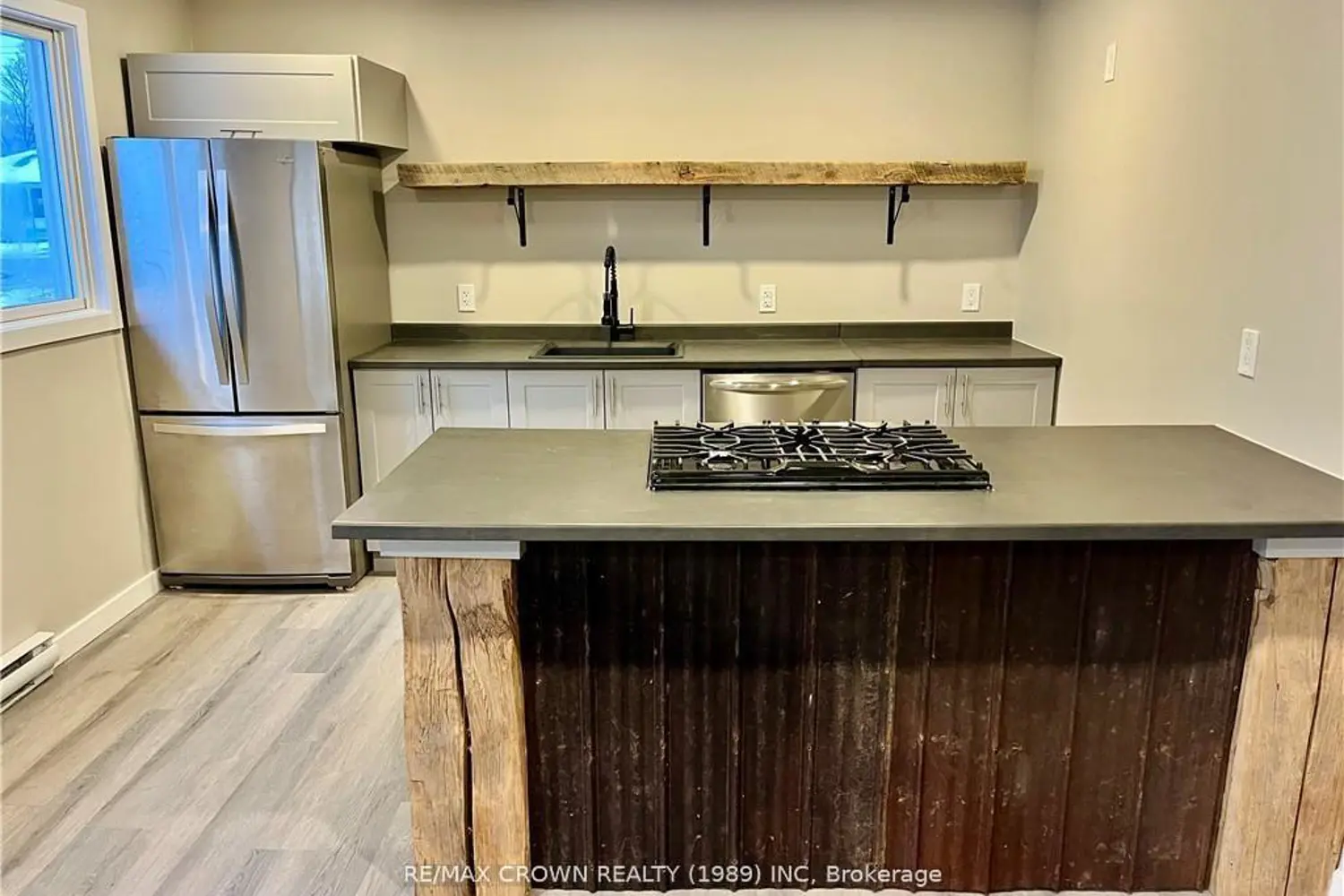 479 Angus Avenue photo 5