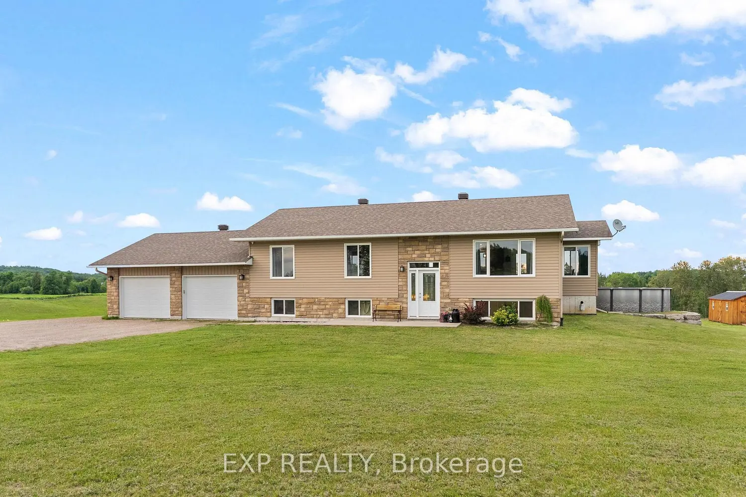 566A Pinnacle Road photo 2