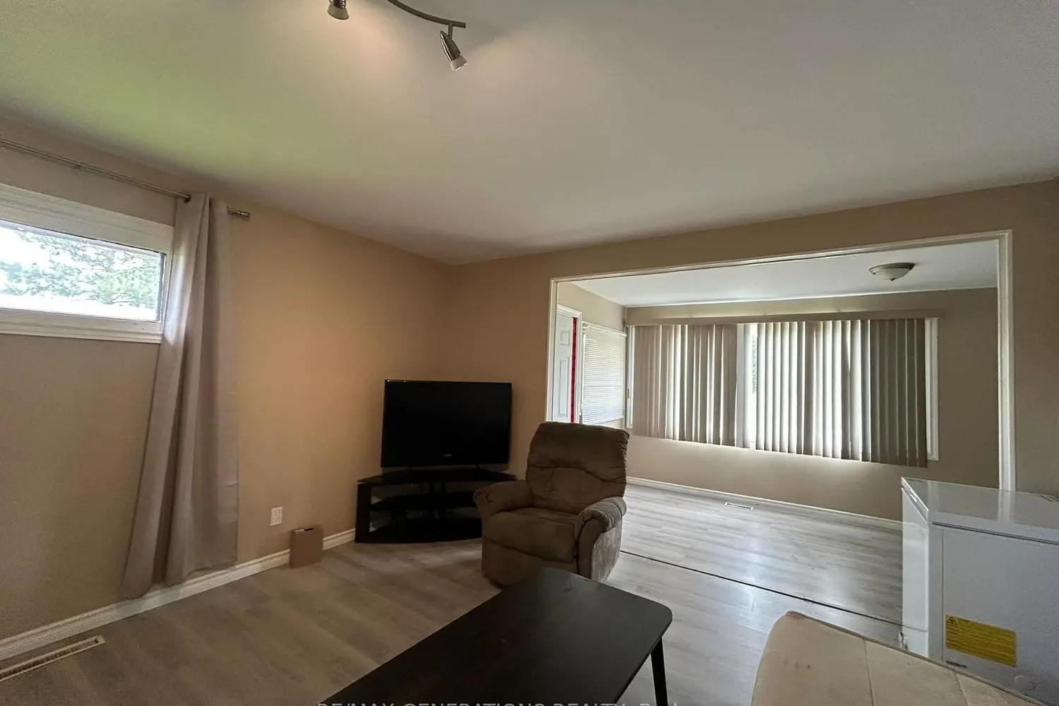 208 Mackenzie Avenue photo 4