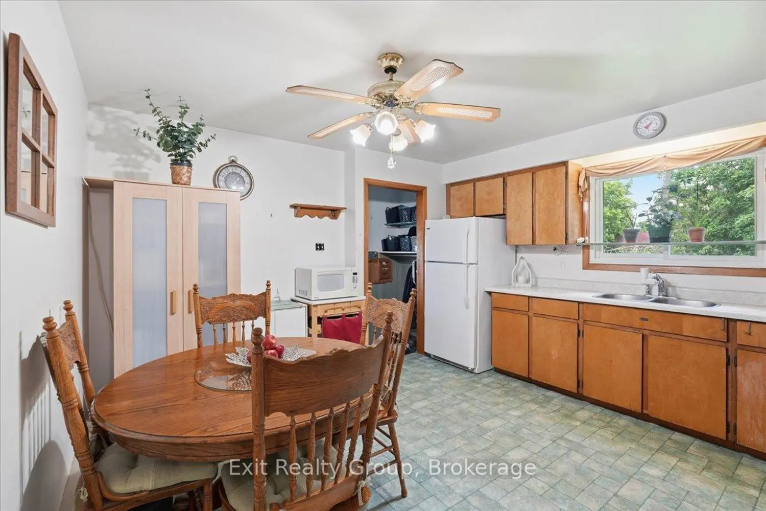 192 Baker Street photo 4