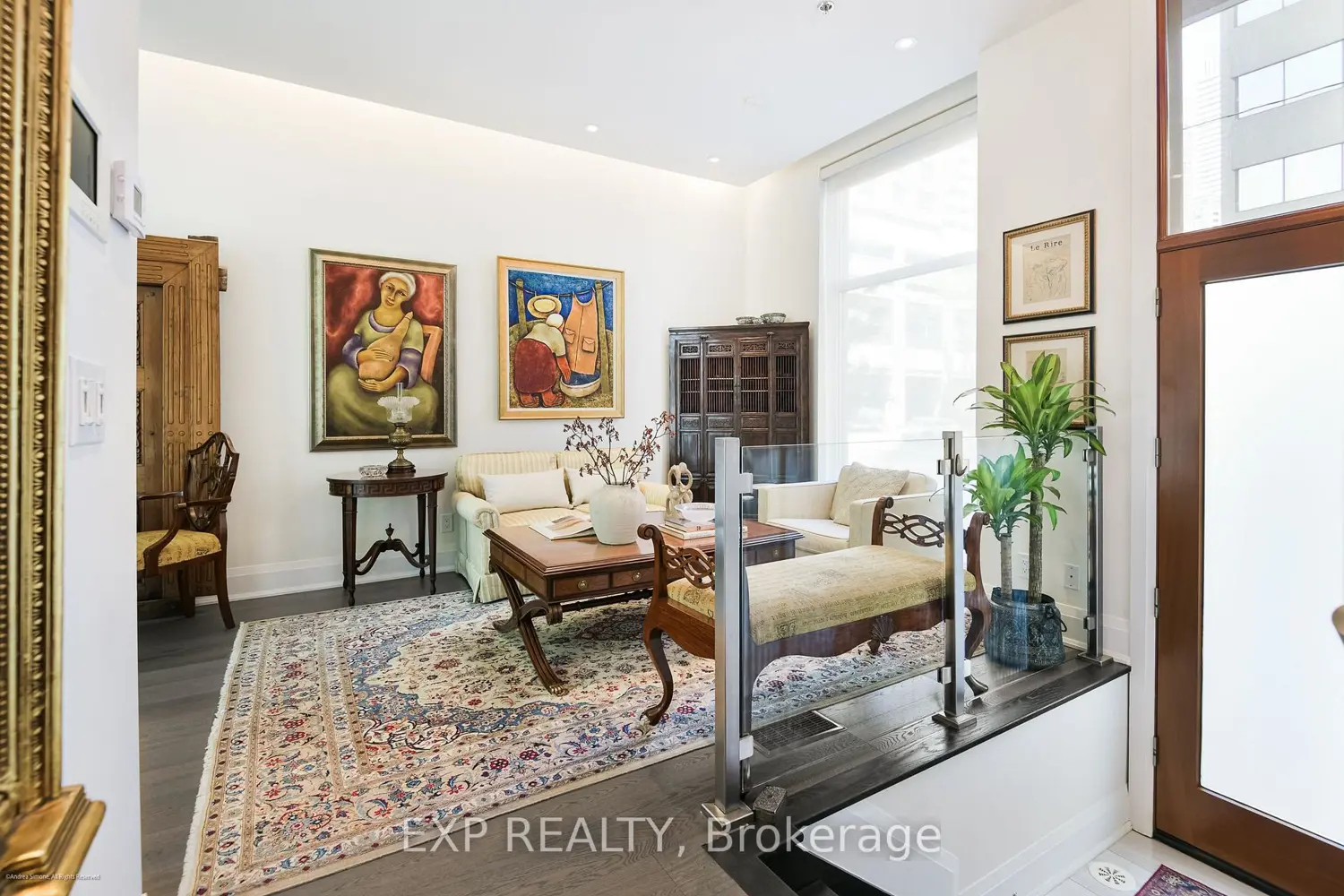 1084 Bay Street photo 3