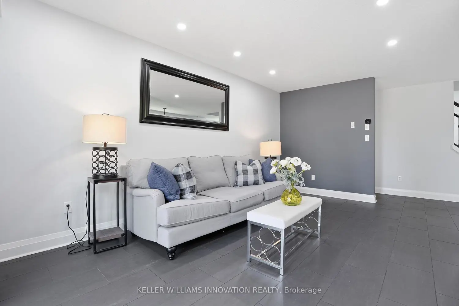 7 Upper Mercer Street G30 photo 2