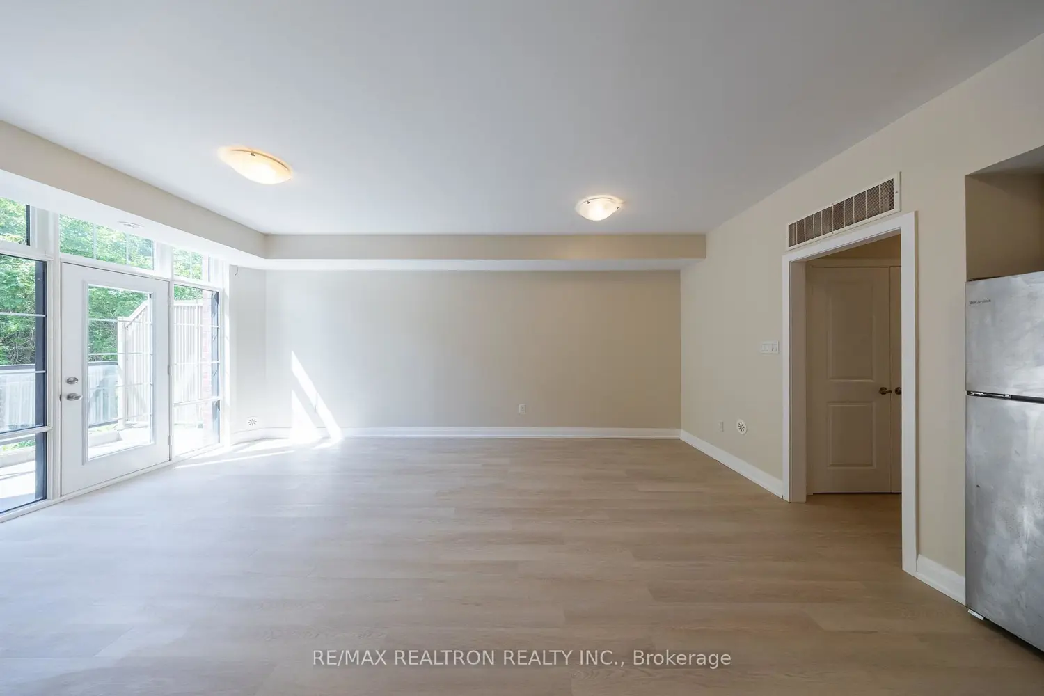 6 Whitaker Way 157 photo 5