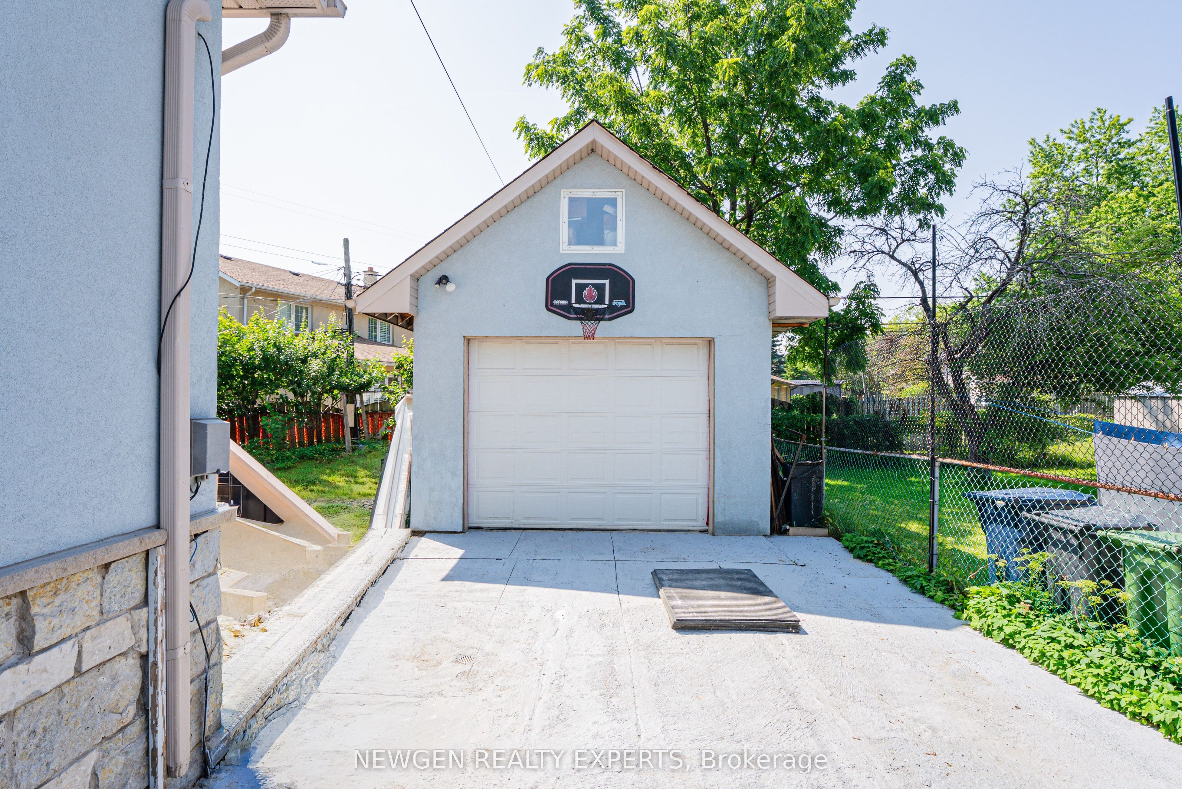 11 Benway Drive, Toronto, ON, M9W 1Z2 photo 3