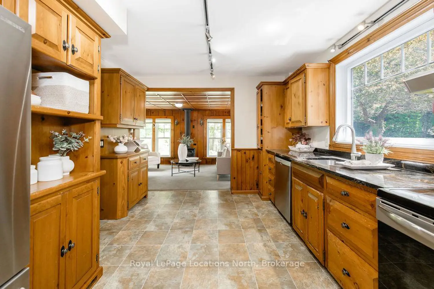 75 Burke Street photo 4