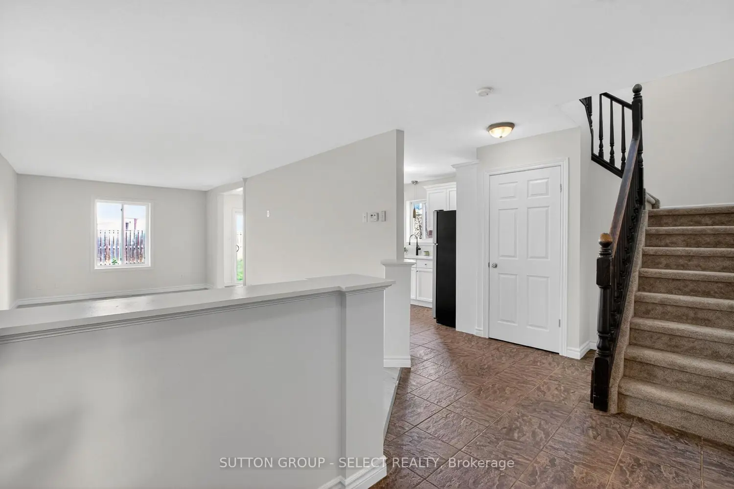 1893 Stackhouse Crescent photo 4