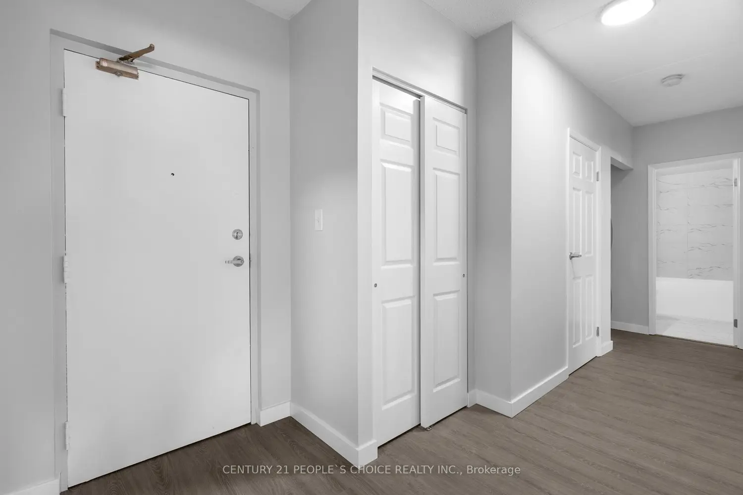 72 Main Street 107 photo 3