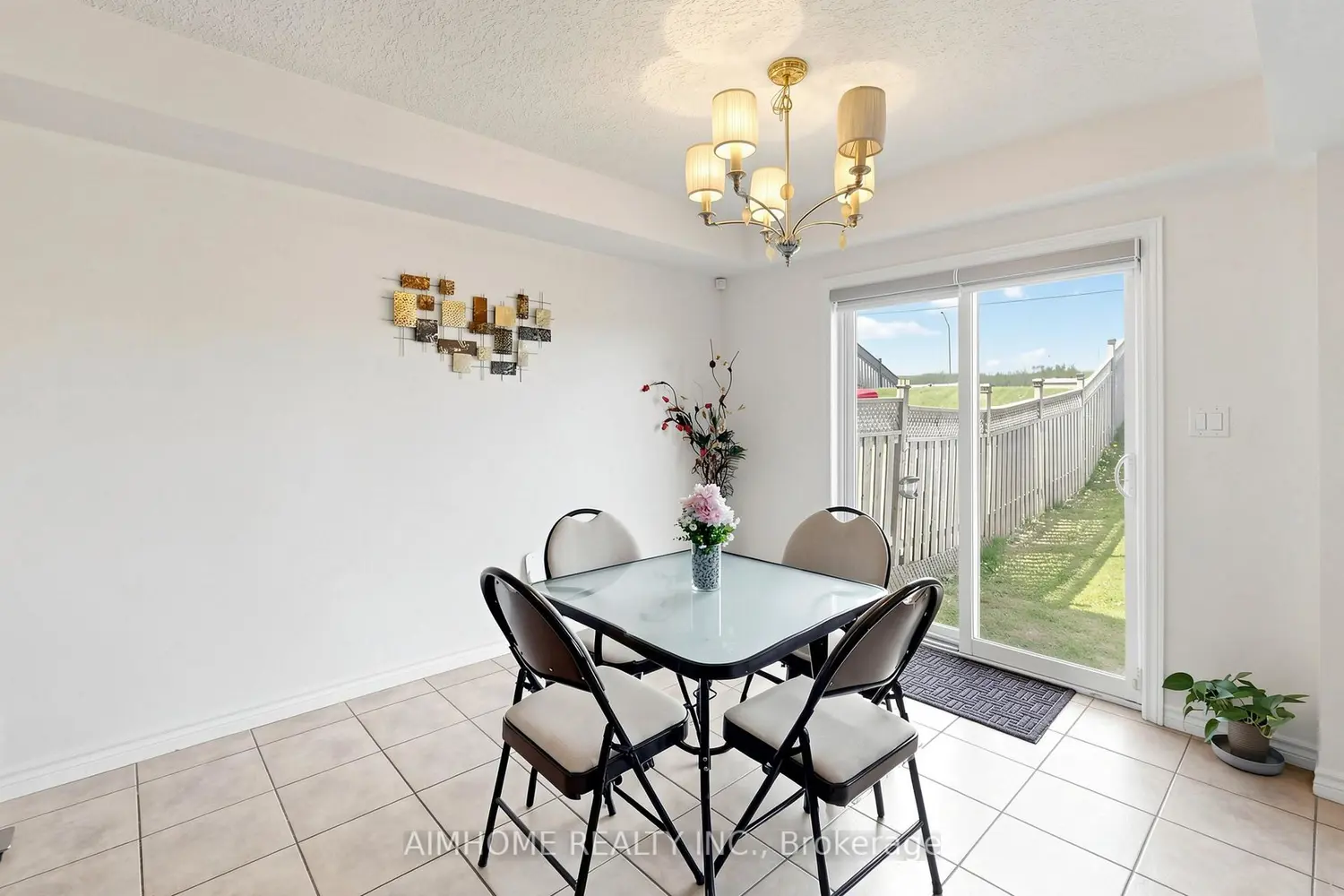 205 Huck Crescent photo 5