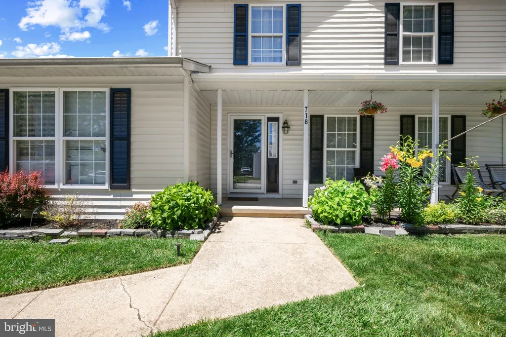 718 Spotters Court, Hampstead, MD 21074