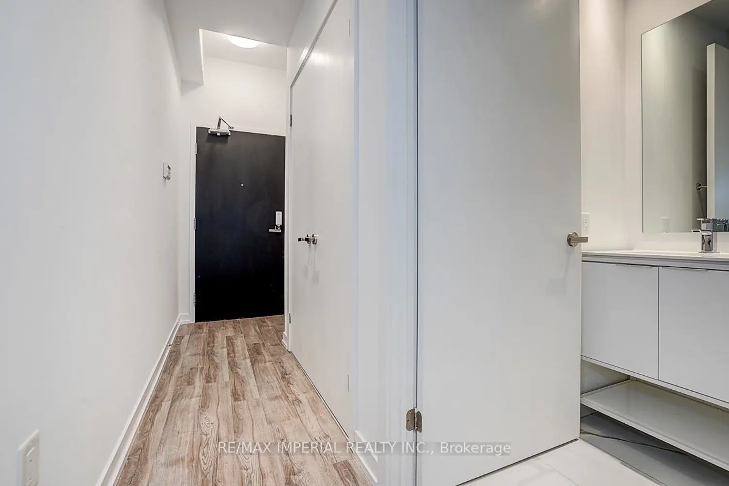 77 Shuter Street 710