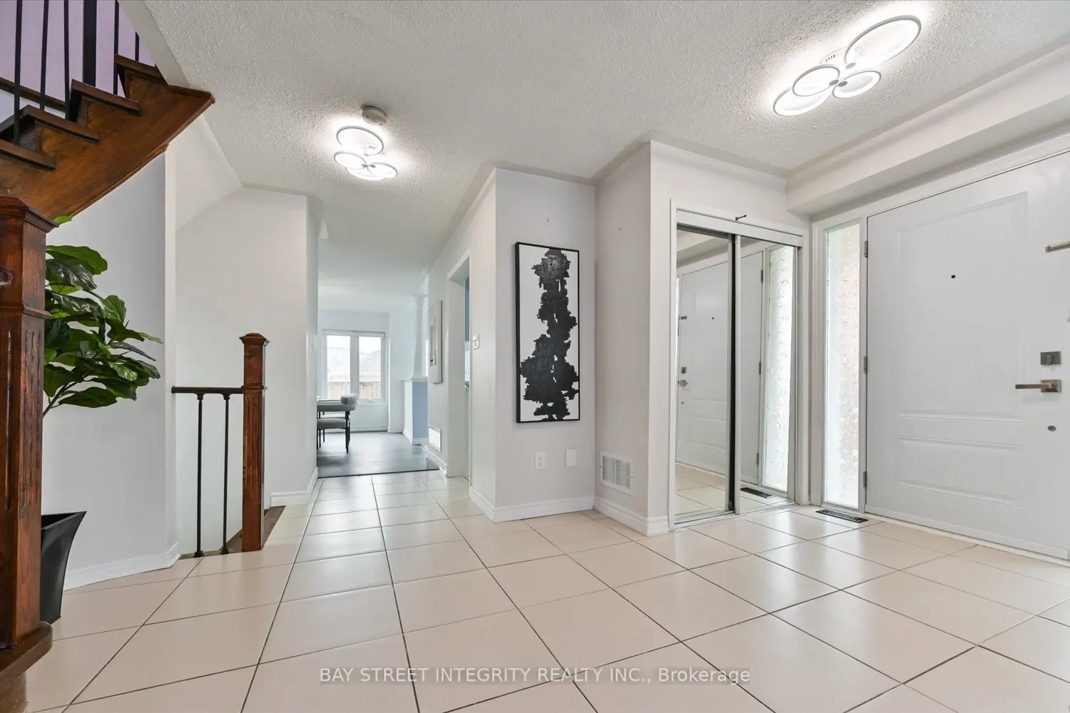 9096 Dufferin Street photo 3