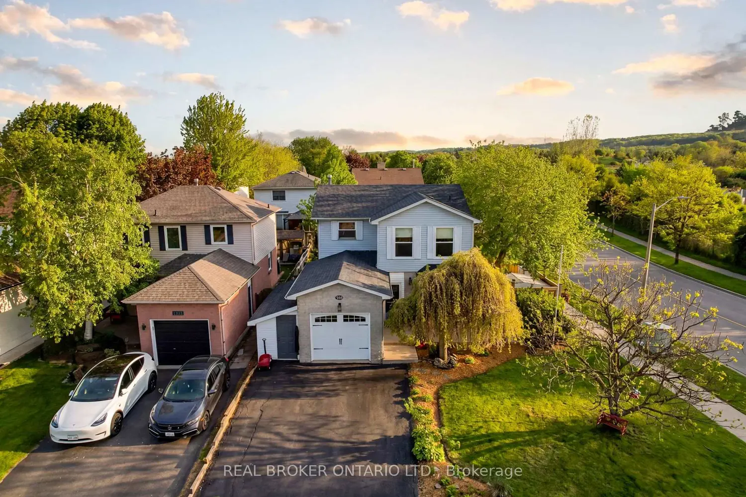 3260 Woodcroft Crescent