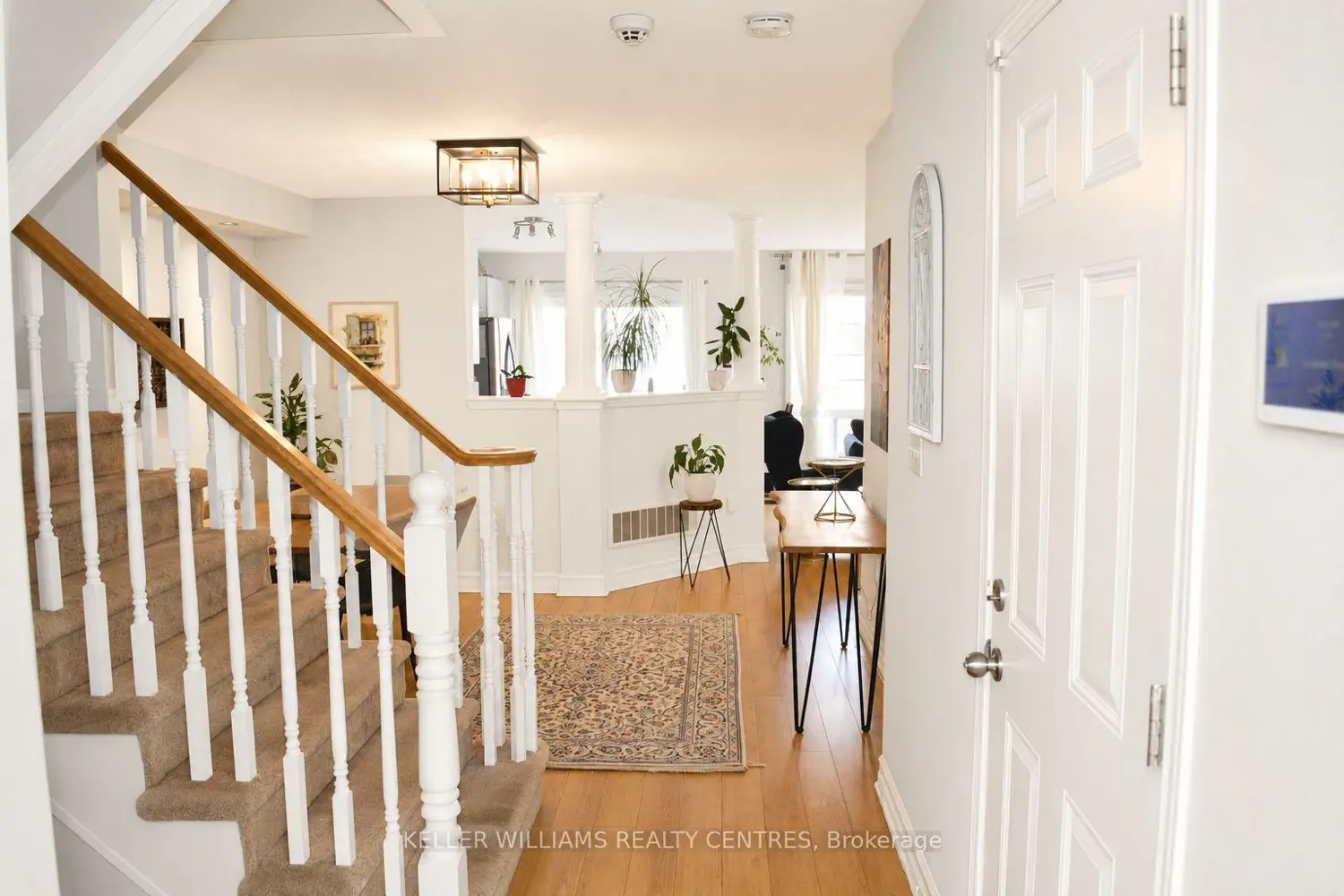 1681 Stover Crescent photo 3