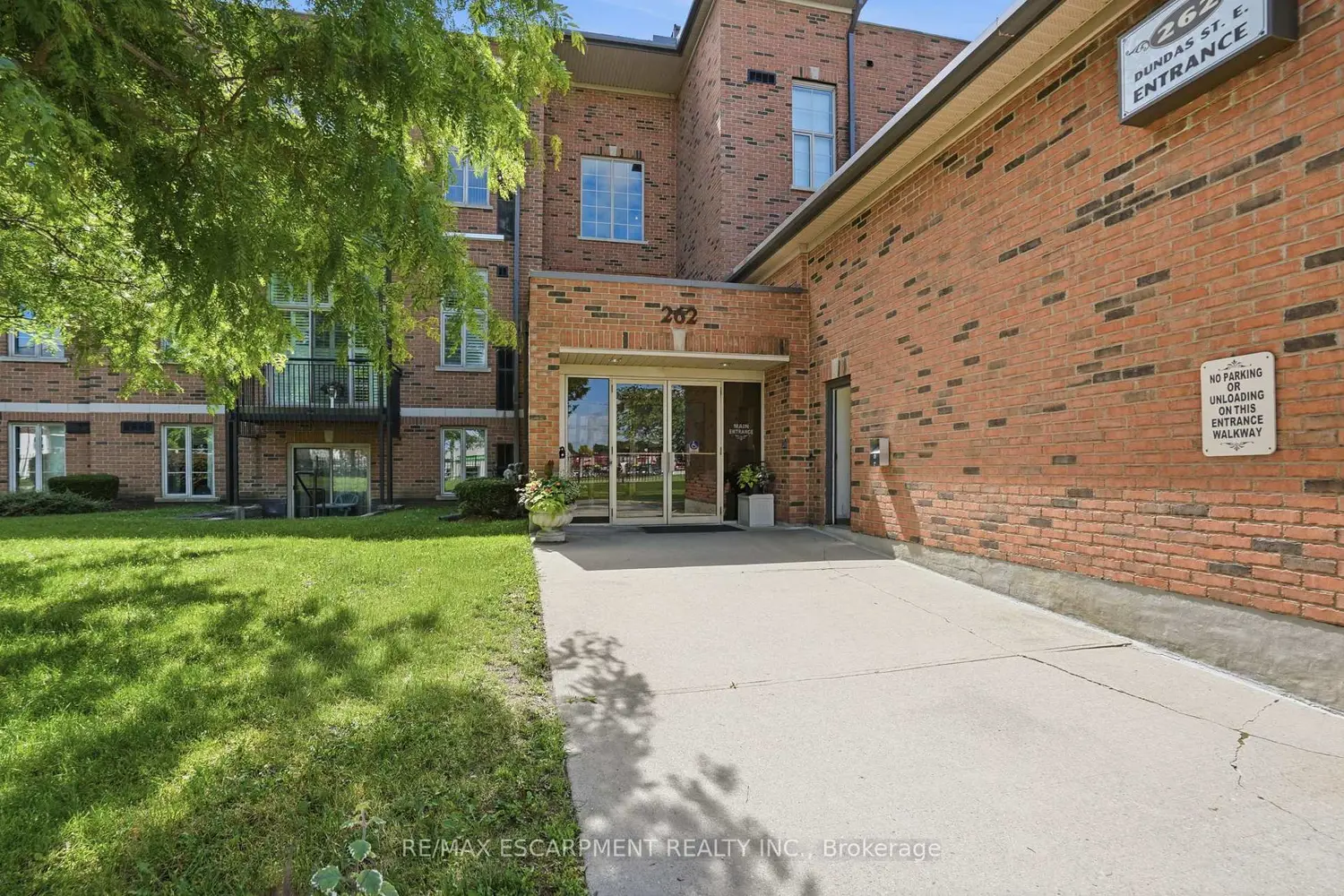 262 Dundas Street 219