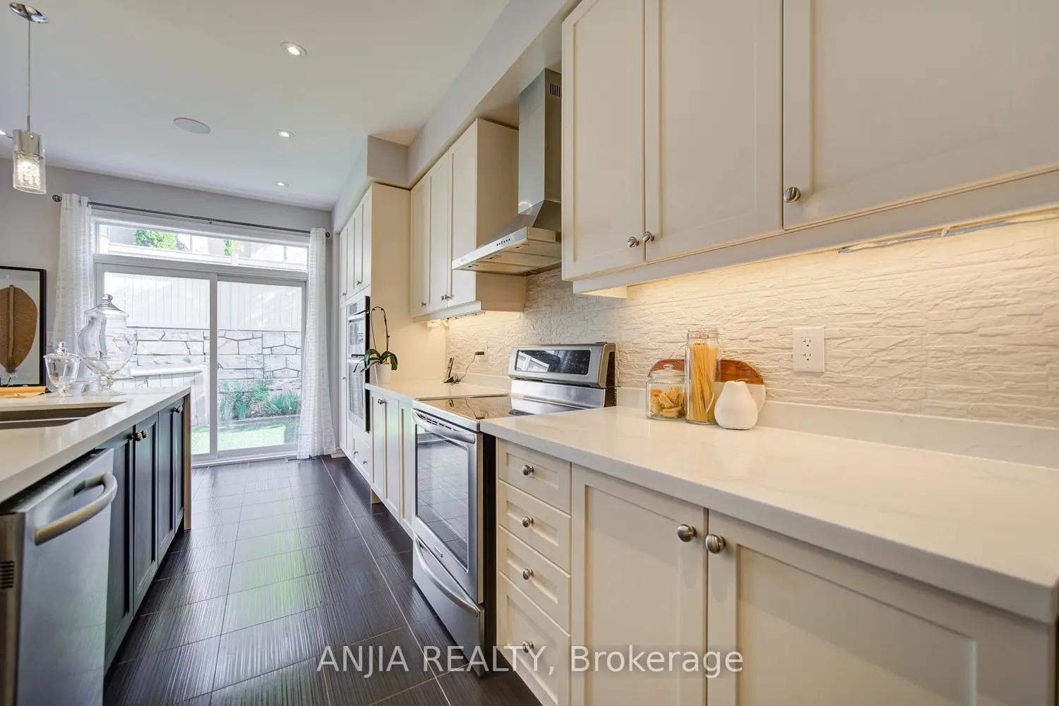 8 Beckett Avenue photo 4