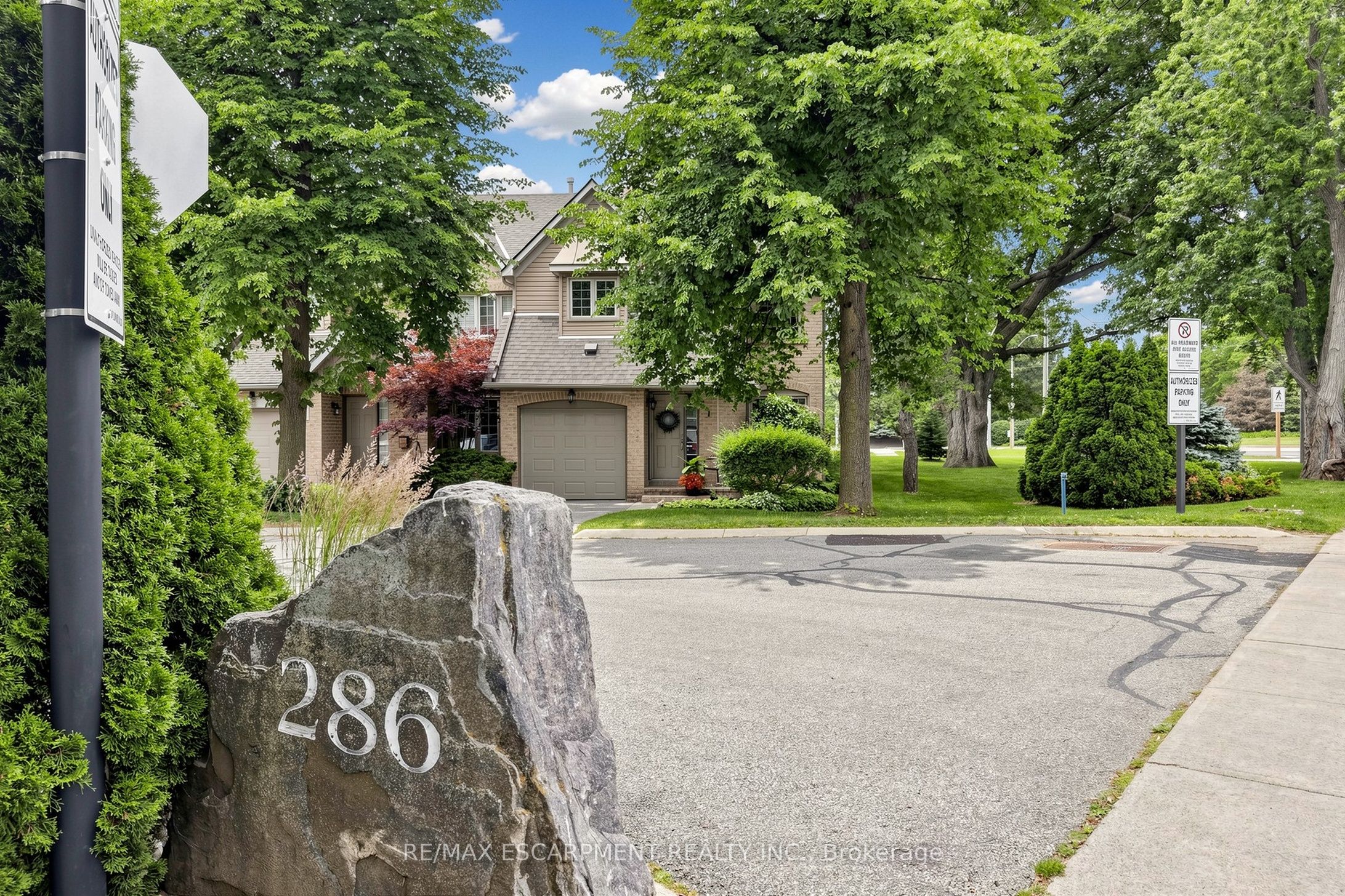 1-286 Hamilton Drive, Hamilton, ON, L9G 4W6 photo 3
