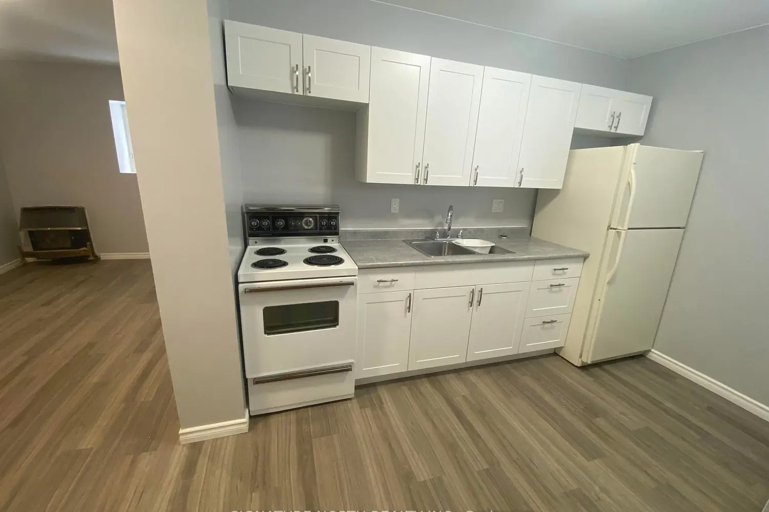 216 Leith photo 4