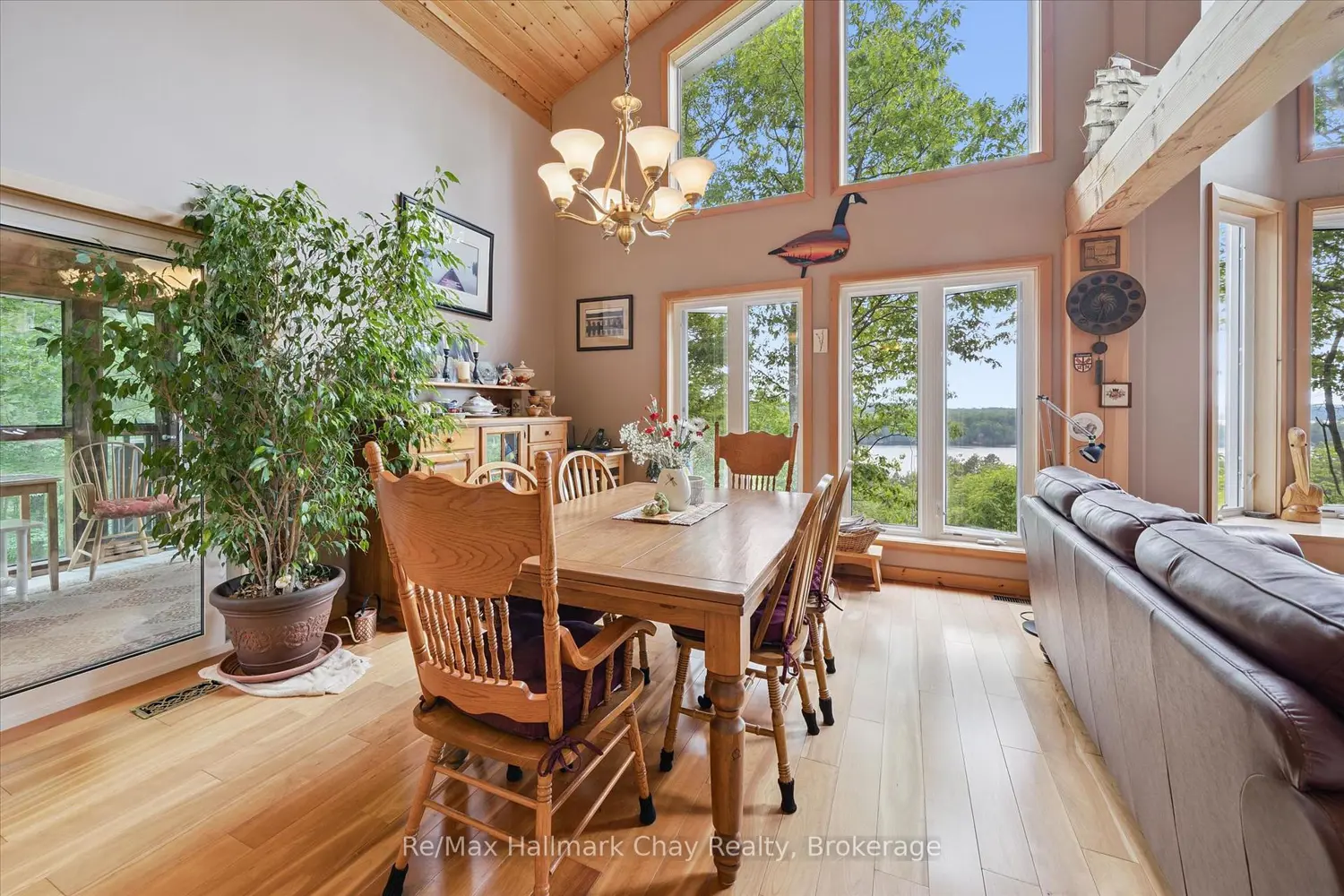 1497 Fox Point Road photo 4
