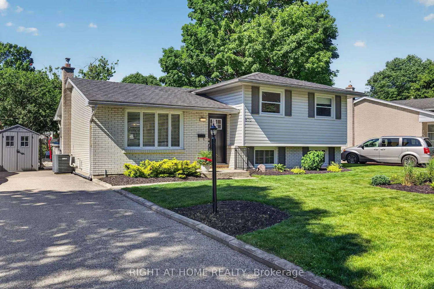 670 Glengyle Crescent