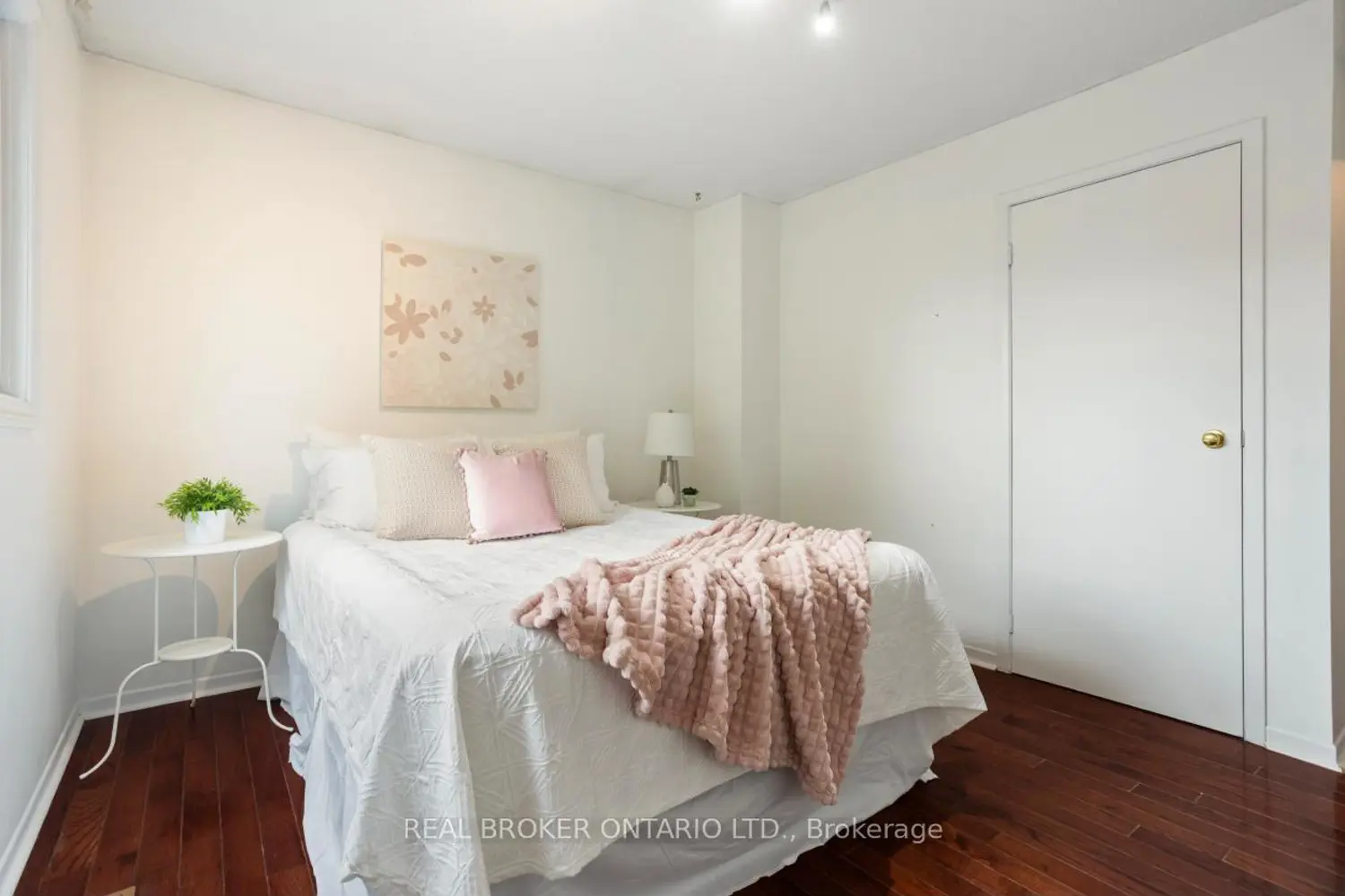 1804 Princelea Place photo 2