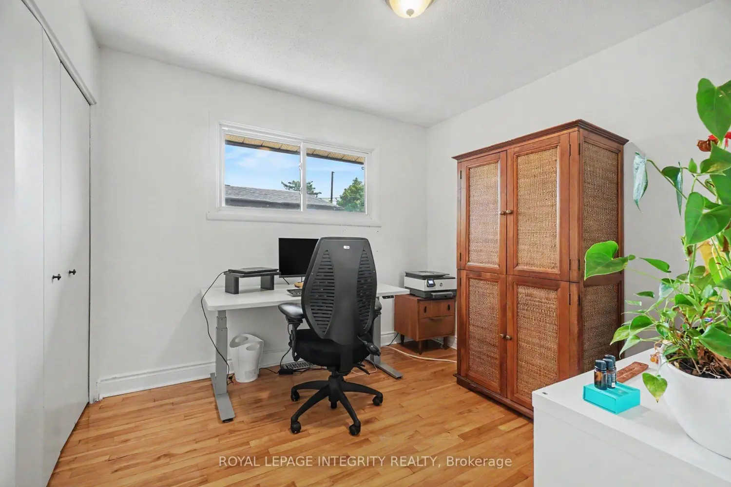 2450 Magnus Avenue photo 5