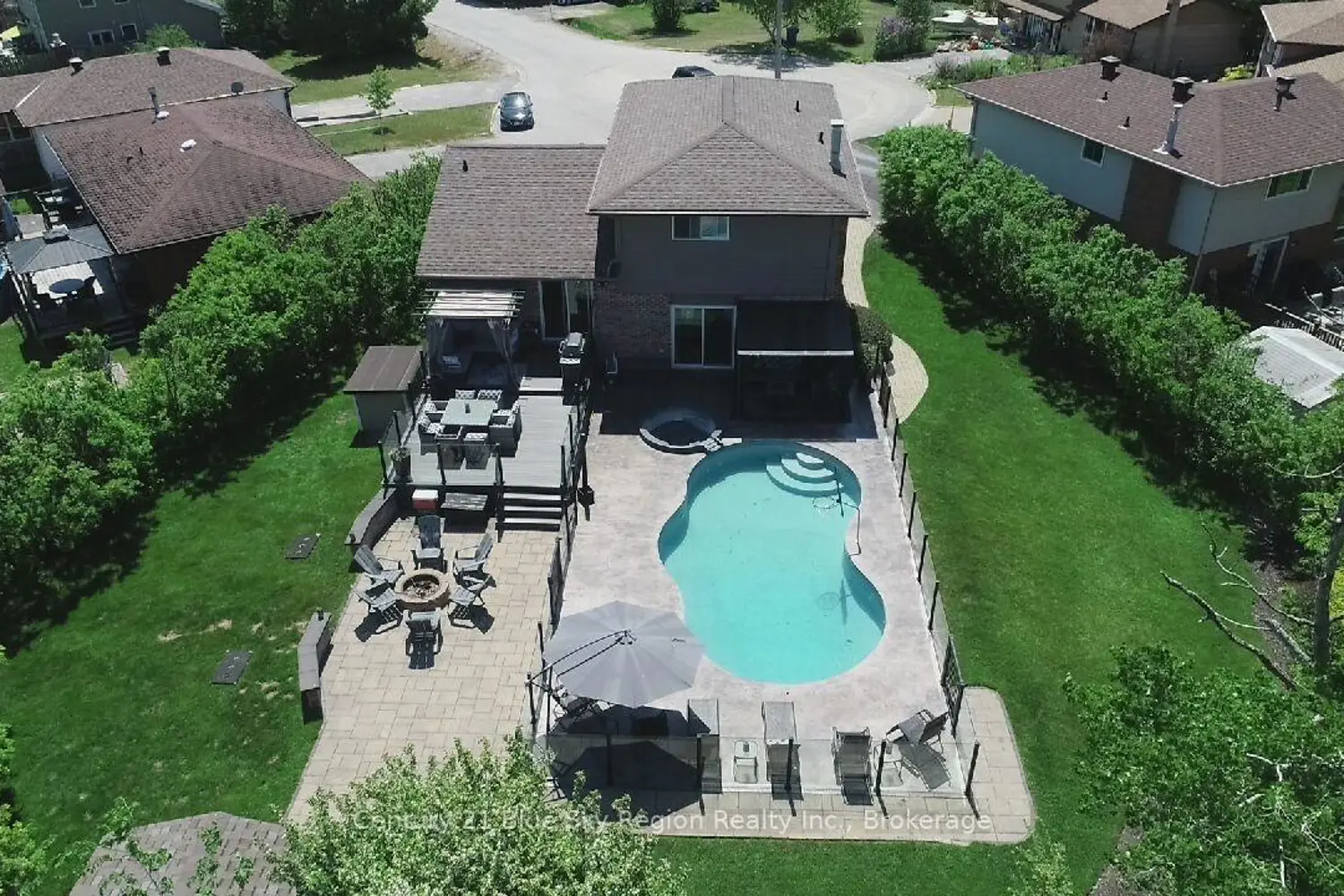 790 Laurentian Avenue photo 2