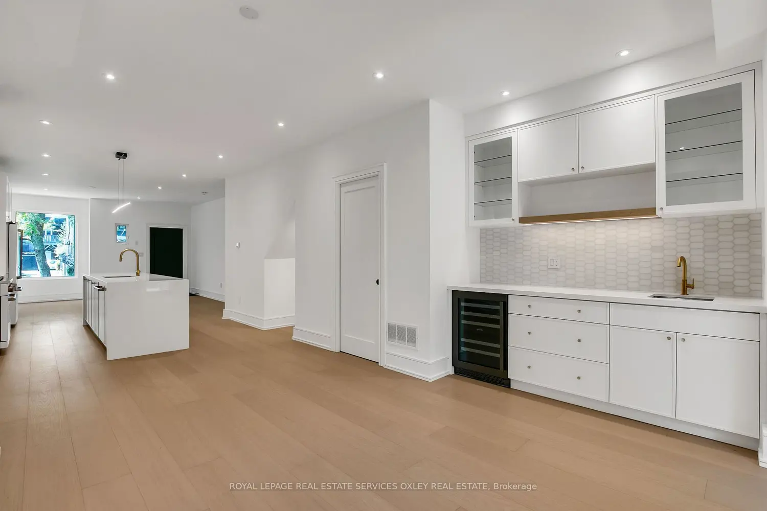195 Albany Avenue photo 4