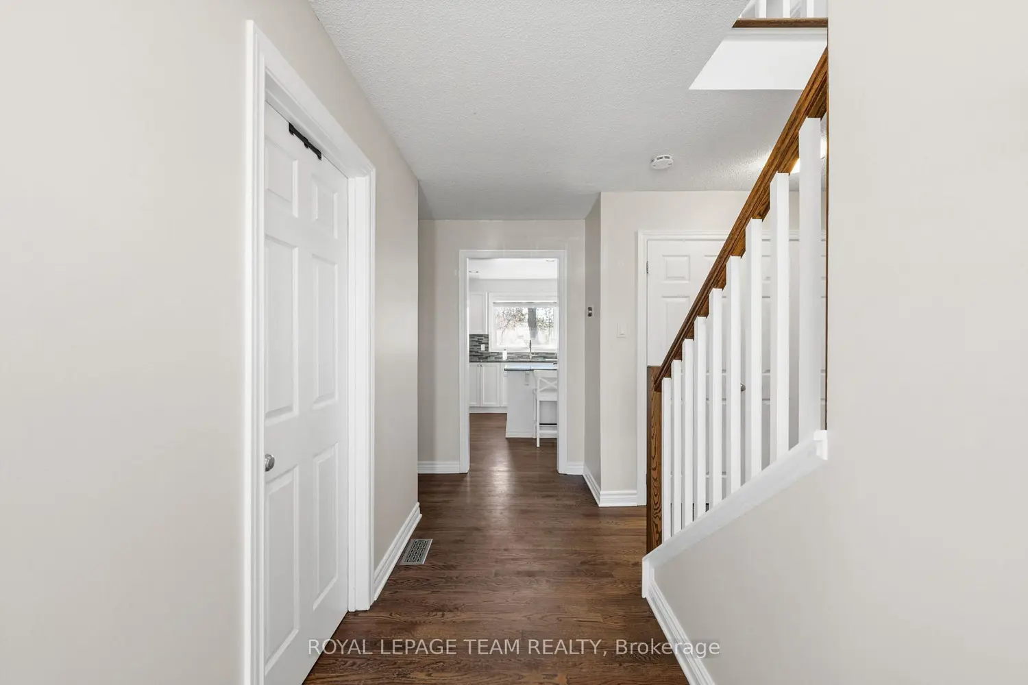 1081 Boucher Crescent photo 3