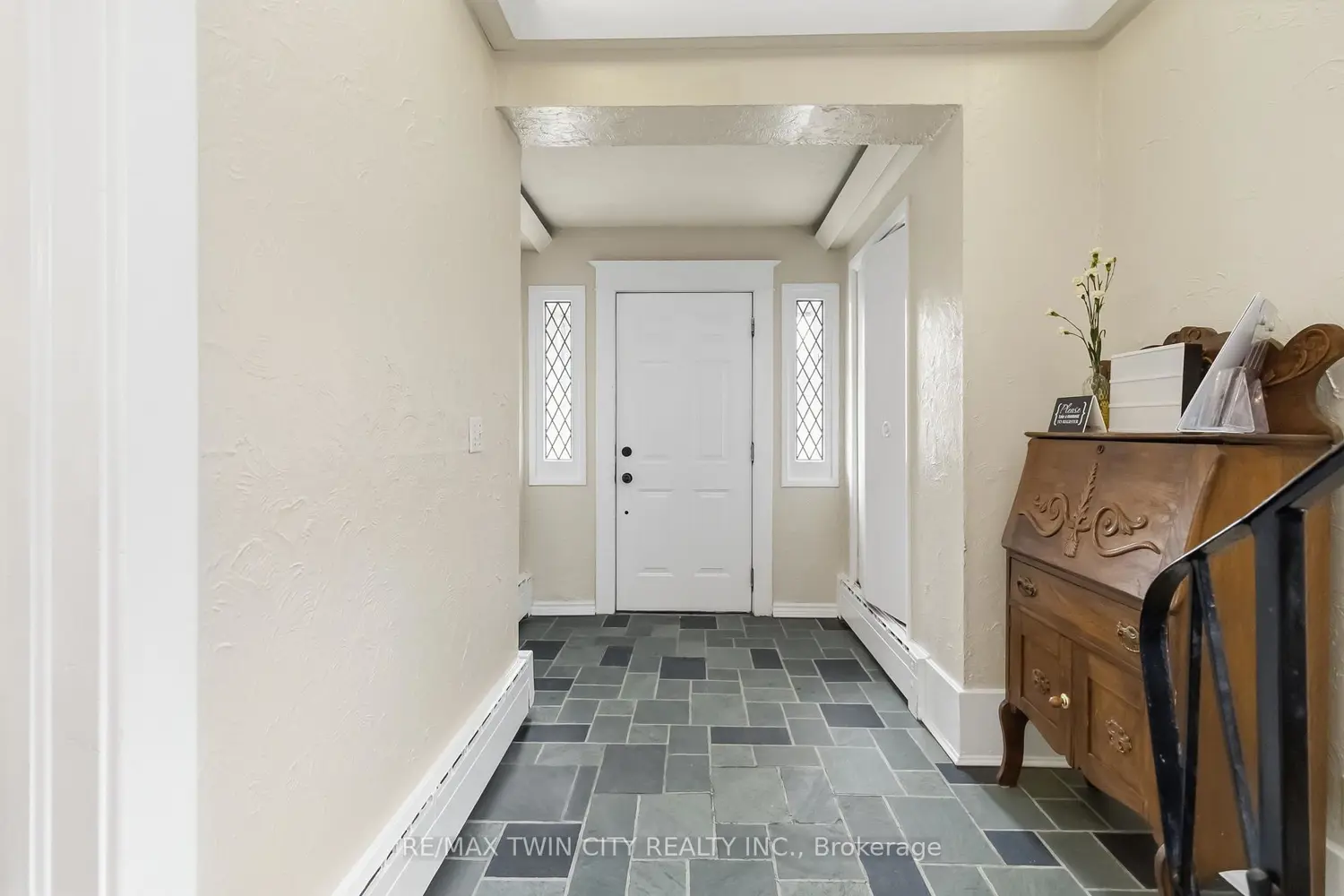 209 Grand River Street photo 3