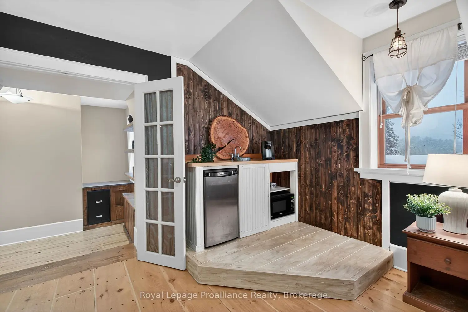 7802 Piccadilly Road photo 3