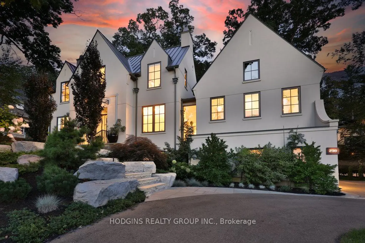 238 Mineola Road photo 3