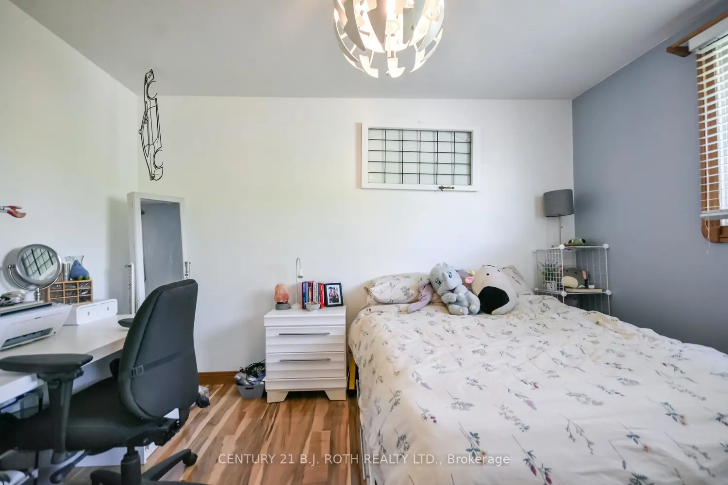 671 Simcoe Road photo 5