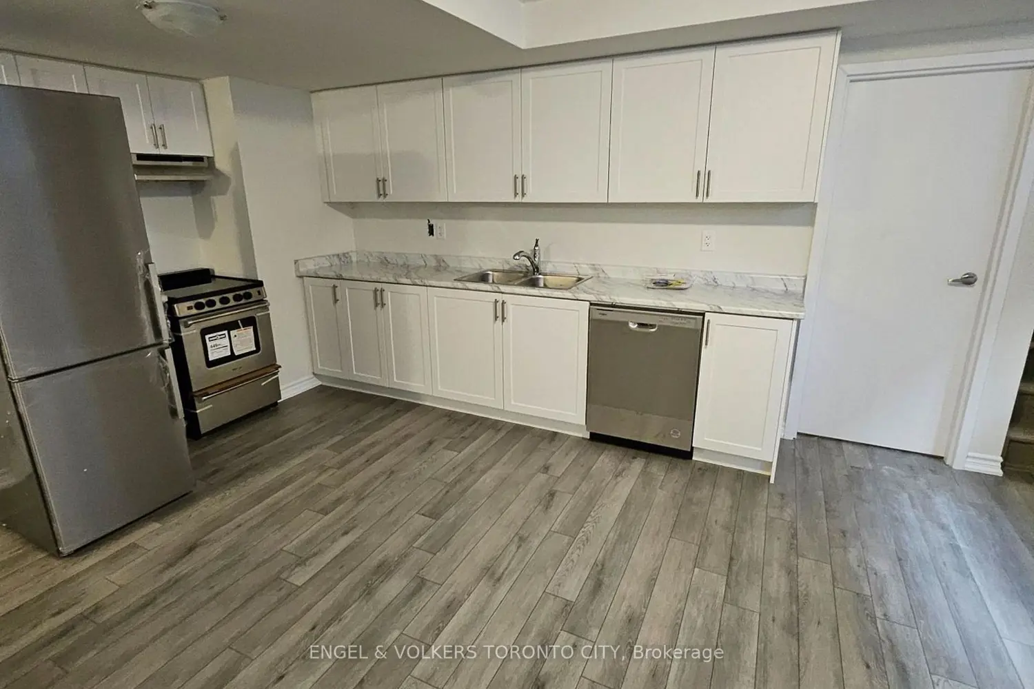 24 Ludlow Drive photo 3