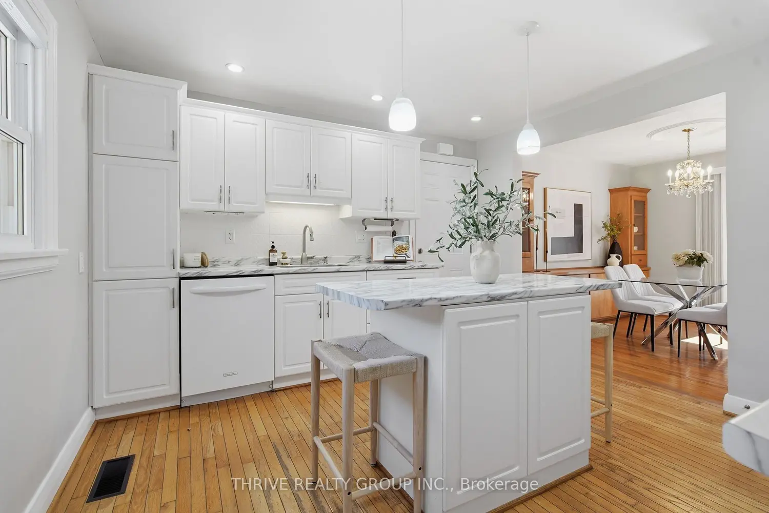110 Foster Avenue photo 5