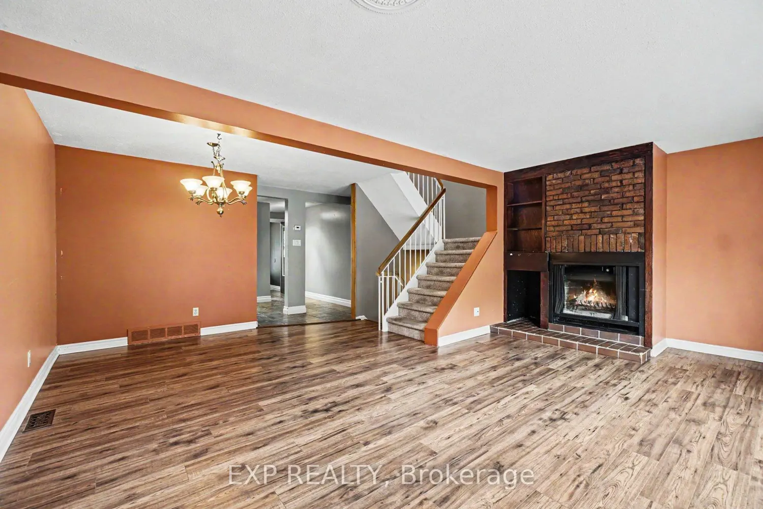 82 Sherway Drive photo 4