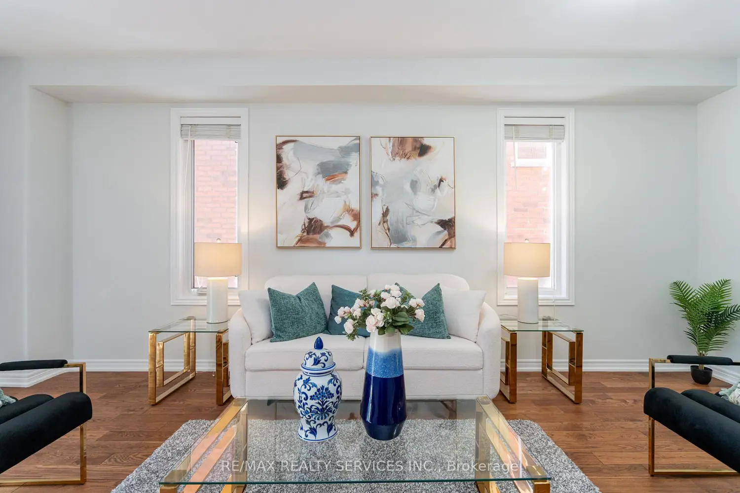 112 Amaranth Crescent photo 2
