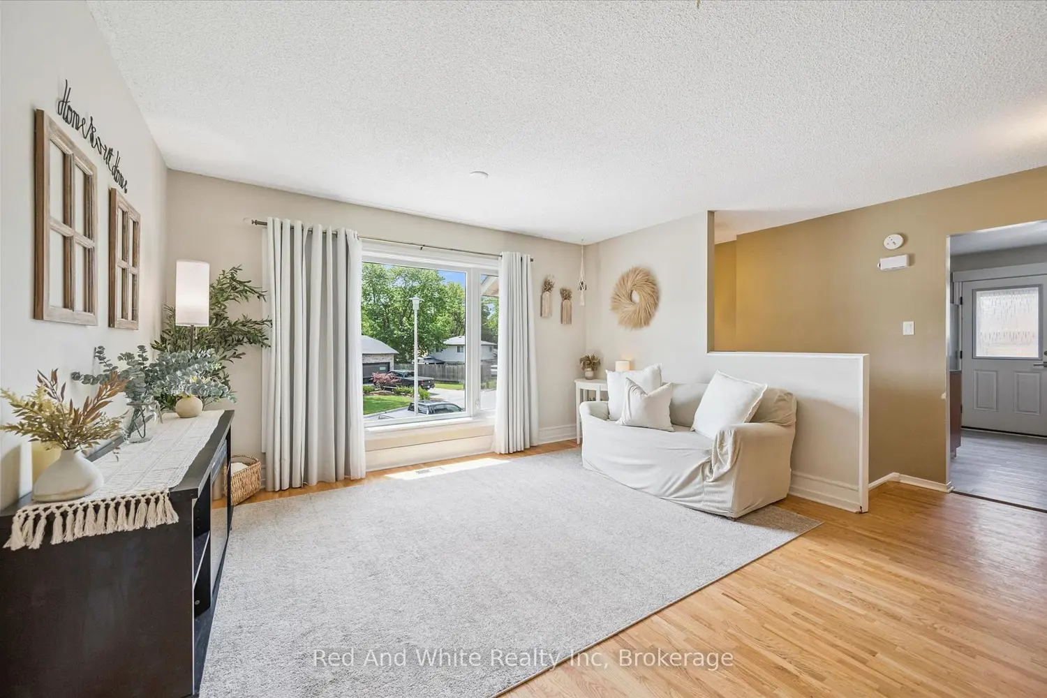 24 Byton Lane photo 4