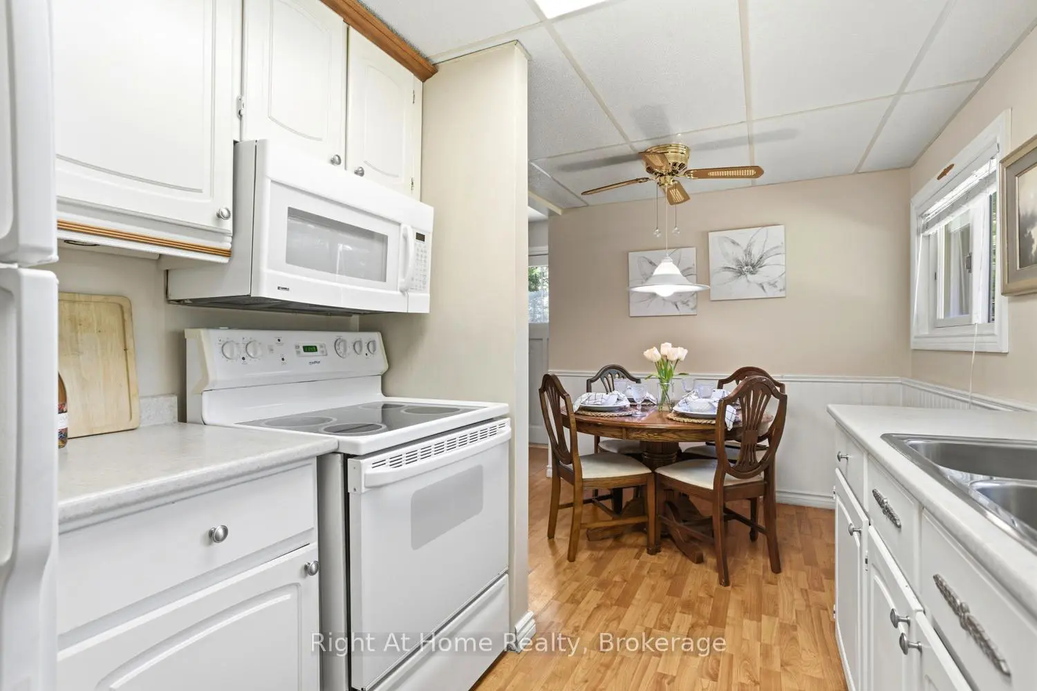 1074 Holiday Park Drive photo 2