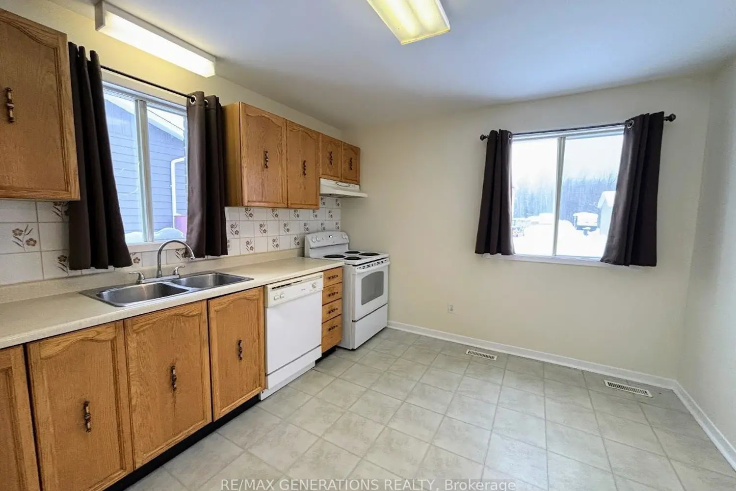 77 Matachewan Road photo 2