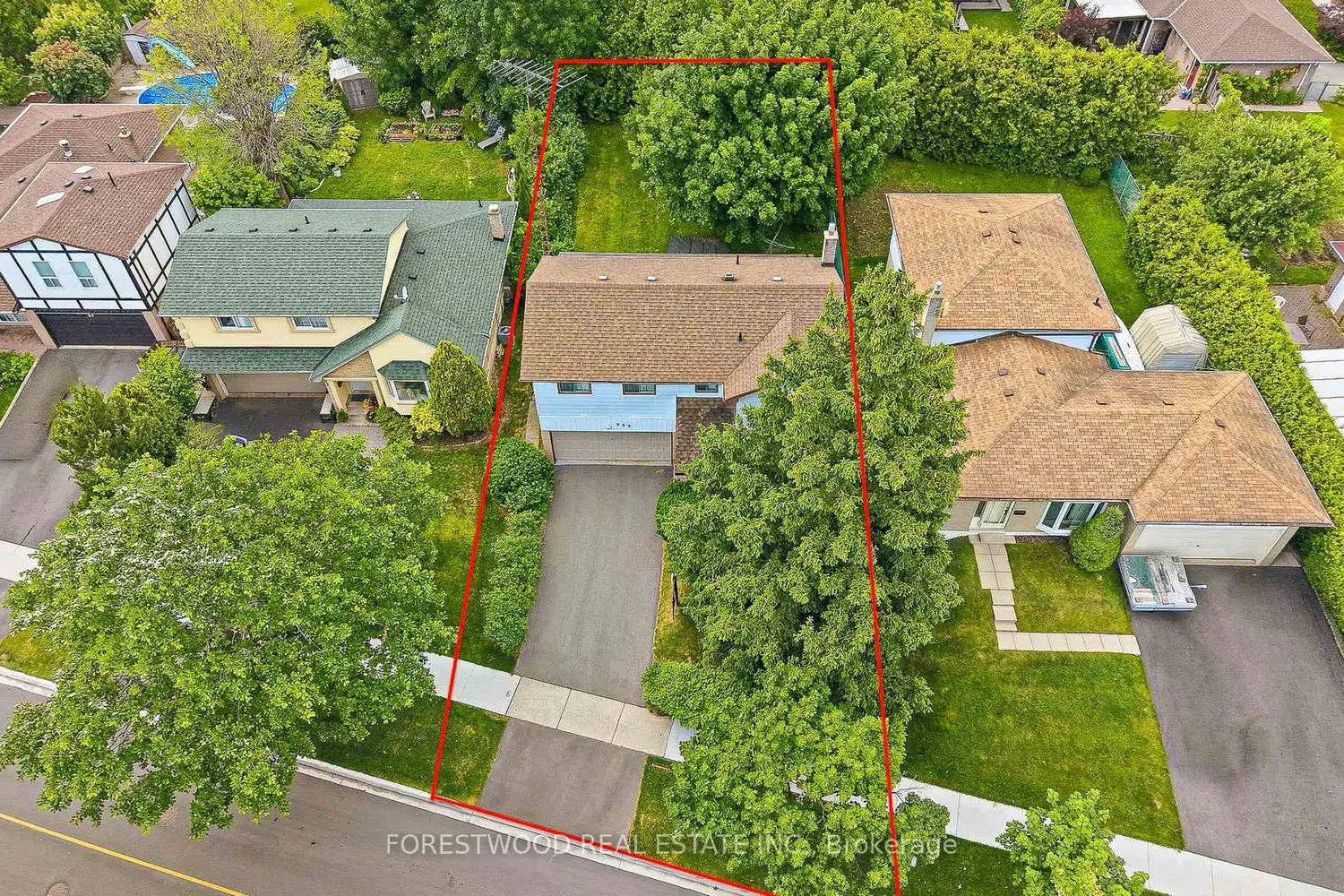 523 Hyacinthe Boulevard photo 2