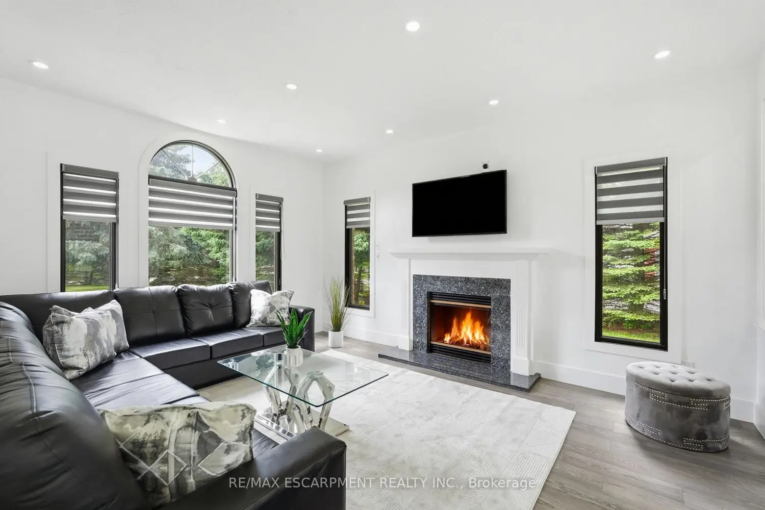 2 Currie Drive photo 3