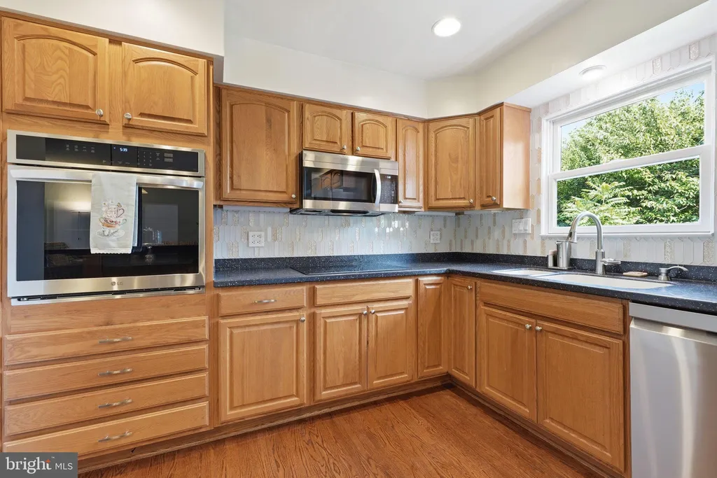 8418 Geneva Road, Pasadena, MD 21122 photo 4