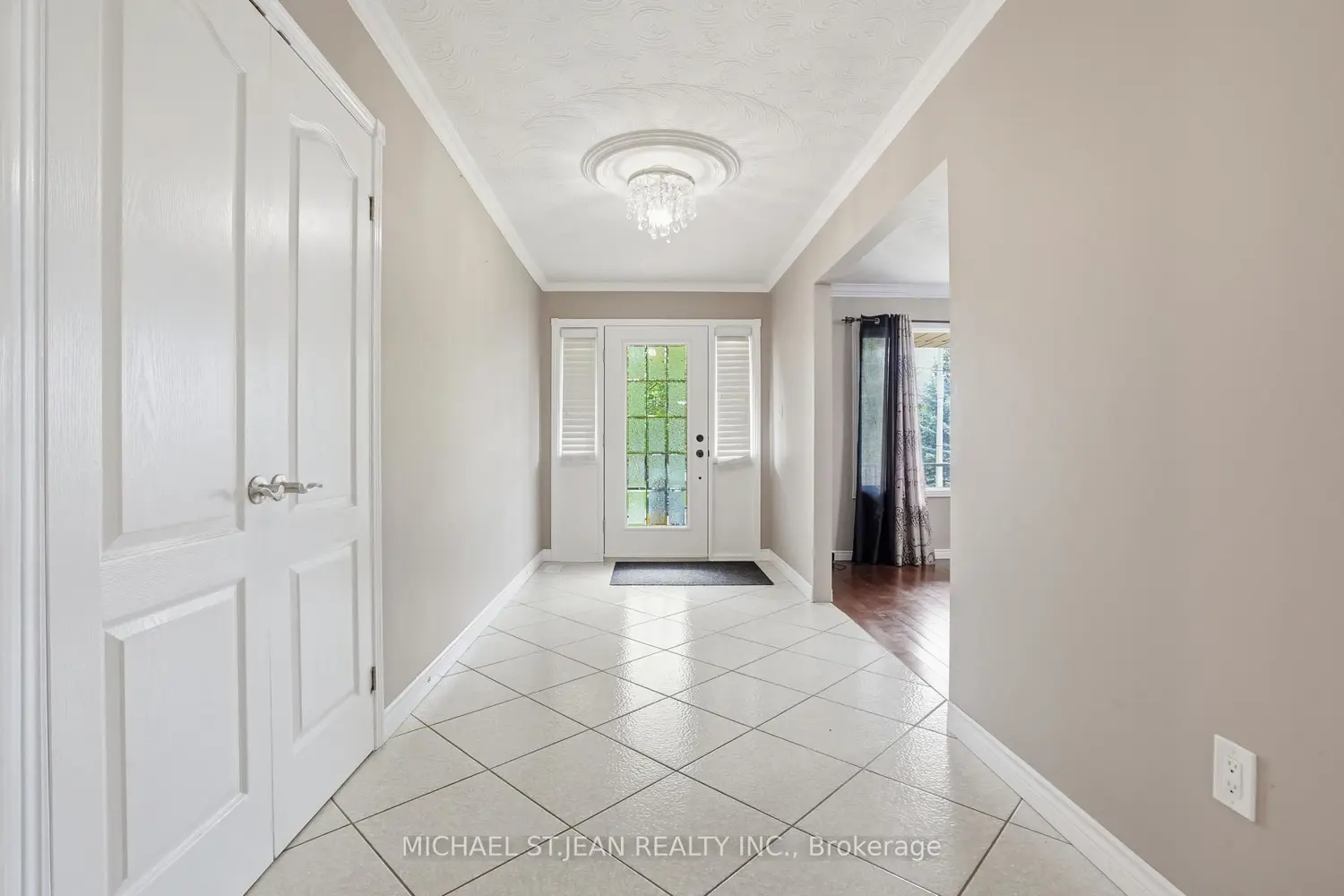 111 Aubrey Avenue photo 3
