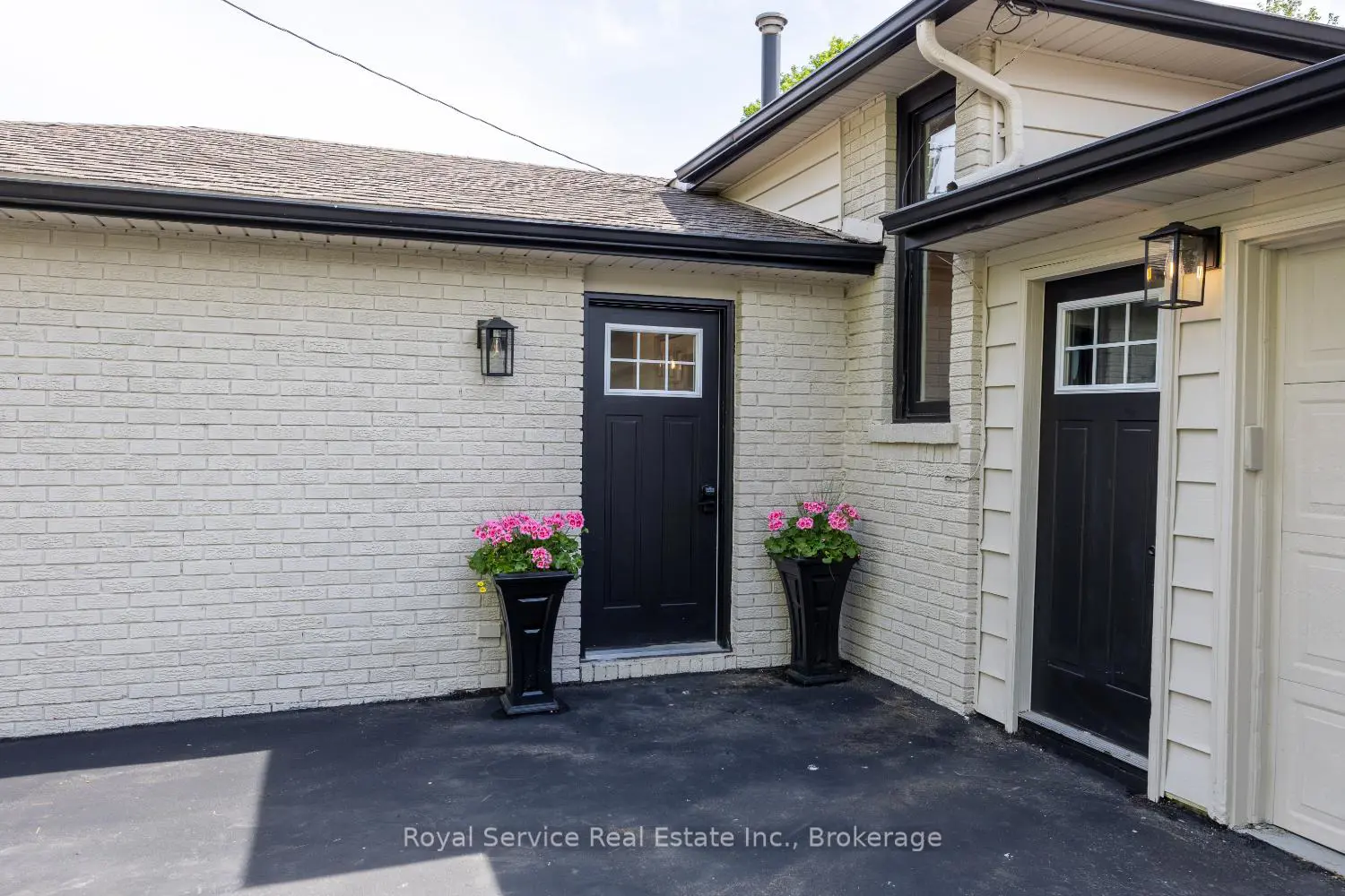 567 Daintry Crescent photo 2