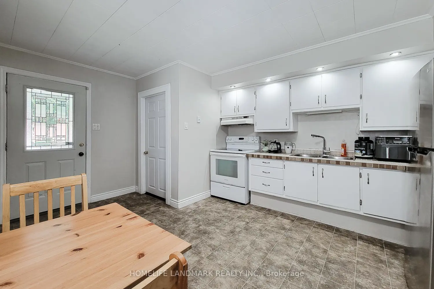 242 Bowman Street photo 2