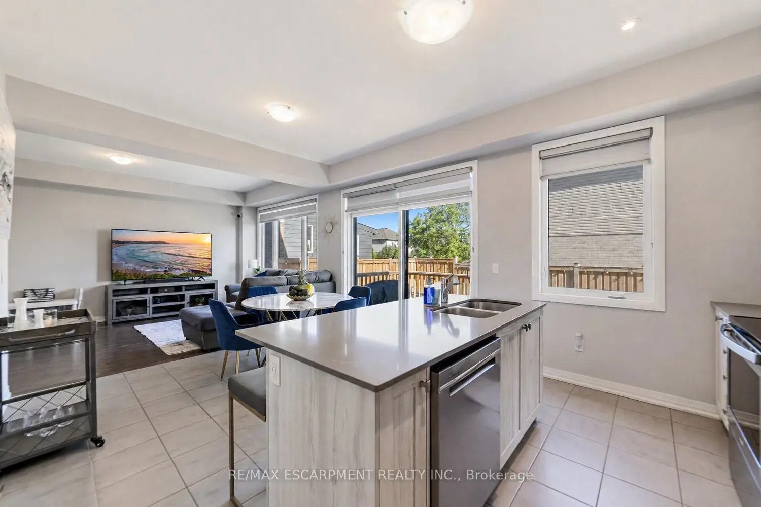 8 Pinnacle Court photo 5